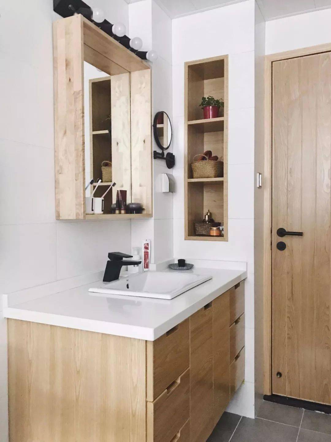 房子裝修衛(wèi)生間裝修設(shè)計的16個神細節(jié) 做到了 省一半空間節(jié)約一半家務(wù)時間